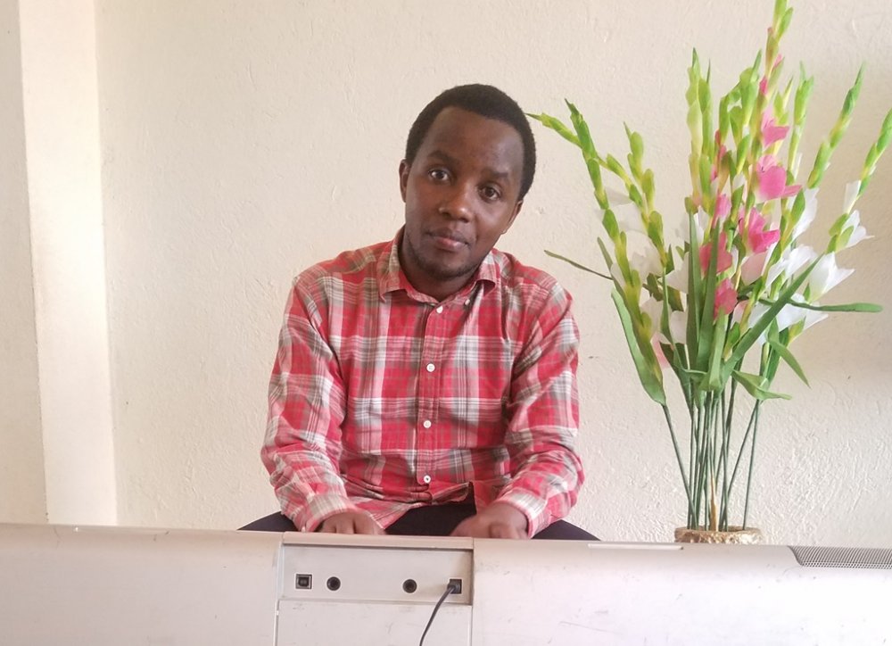 Umuramyi Samson Mpawe yasohoye indirimbo “Ni iby’agaciro” ishishikariza abantu kwizera Yesu